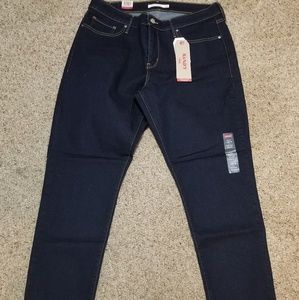 NWT Women's Levi's size 18